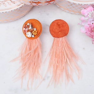 Funkelnde Feder-Statement-Ohrringe in Orange und Pfirsich