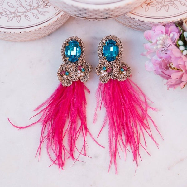 Auffällige Feder-Ohrringe in Hellblau, Pink und Champagner