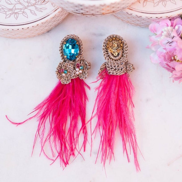 Auffällige Feder-Ohrringe in Hellblau, Pink und Champagner