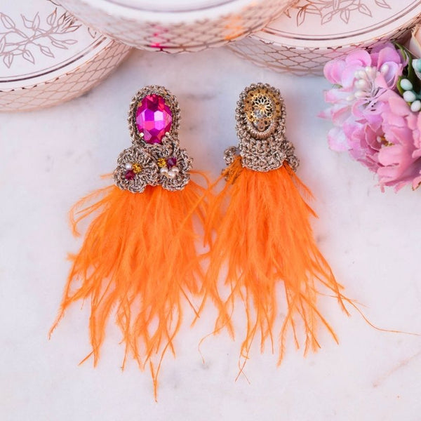 Auffällige Feder-Ohrringe in Pink, Orange und Champagner