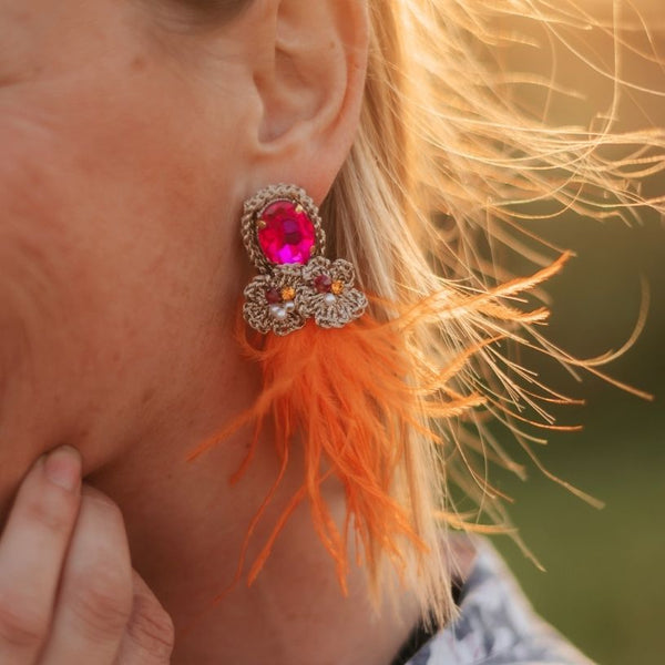 Auffällige Feder-Ohrringe in Pink, Orange und Champagner