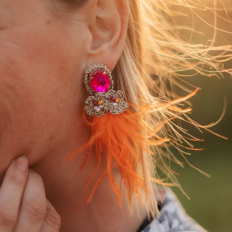 Auffällige Feder-Ohrringe in Pink, Orange und Champagner