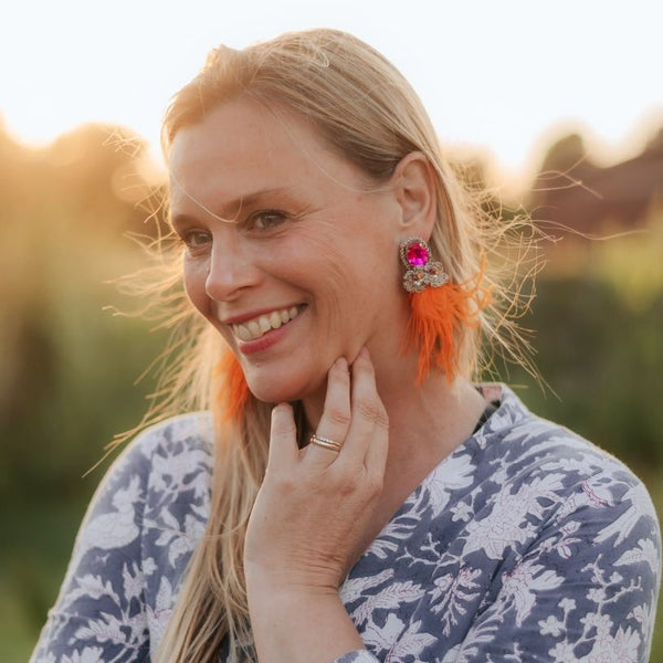 Auffällige Feder-Ohrringe in Pink, Orange und Champagner