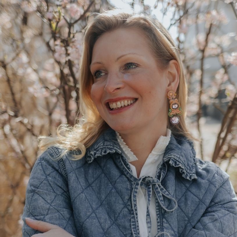 Wunderschöne Soutache-Ohrclips in Hellkorall, Rosa, Grün und Flieder