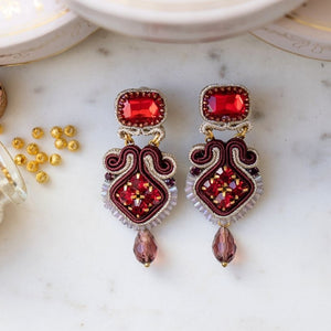 Vorbestellbar - Schlichte Soutache-Ohrringe in Dunkelrot