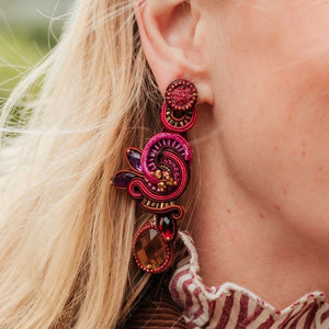 Stilvolle Soutache-Ohrringe in Pink, Violett und Braun