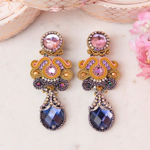 Opulente Soutache-Ohrringe in Rosa, Blau, Gold und Silber