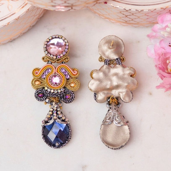Opulente Soutache-Ohrringe in Rosa, Blau, Gold und Silber