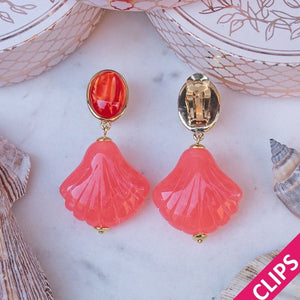 Sommerliche Muschel-Ohrclips in Orange und Grapefruitpink