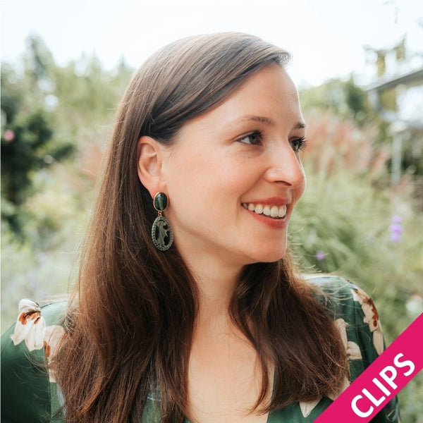 Dackel-Ohrclips in Silbergrün von AmuseToi