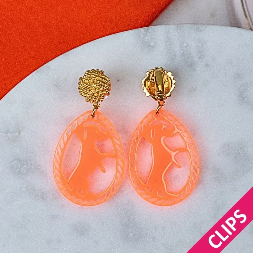 Vergoldete Knoten-Dackel-Ohrclips in Neonorange von AmuseToi