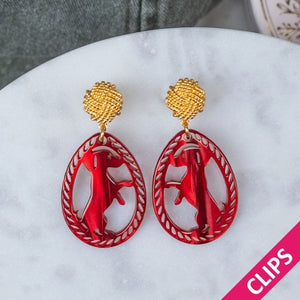 Vergoldete Knoten-Dackel-Ohrclips in Dunkelrot von AmuseToi