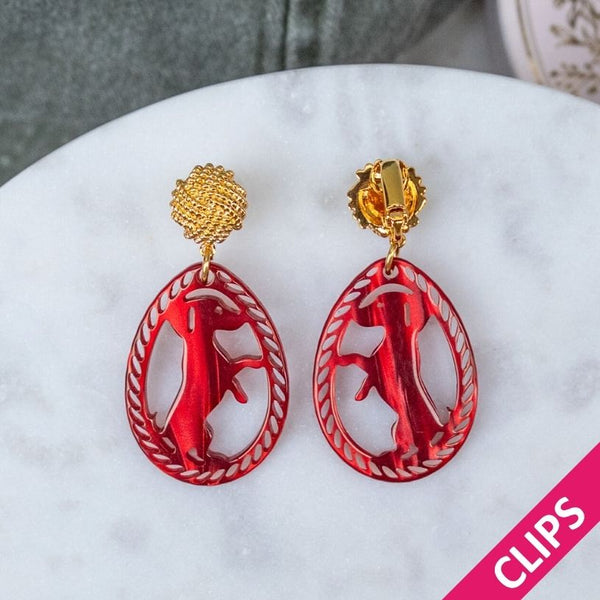 Vergoldete Knoten-Dackel-Ohrclips in Dunkelrot von AmuseToi