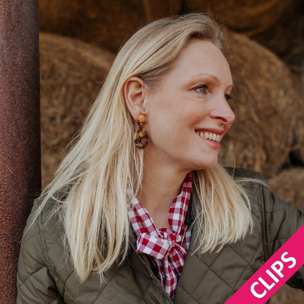 Vergoldete Knoten-Pferde-Ohrclips in Schildpattfarben von AmuseToi