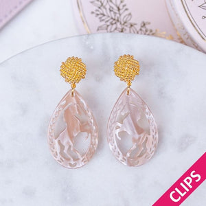 Vergoldete Knoten-Pferde-Ohrclips in Beige von AmuseToi