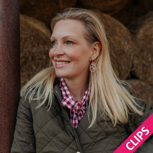 Vergoldete Knoten-Pferde-Ohrclips in Beige von AmuseToi