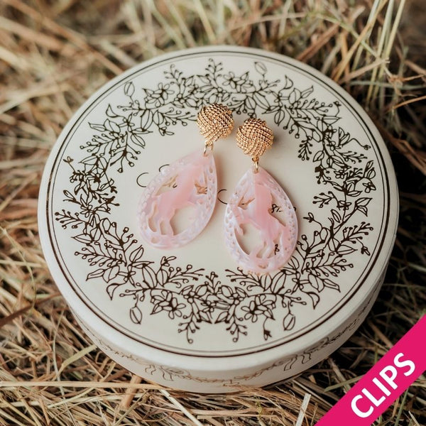 Vergoldete Knoten-Pferde-Ohrclips in Rosa von AmuseToi