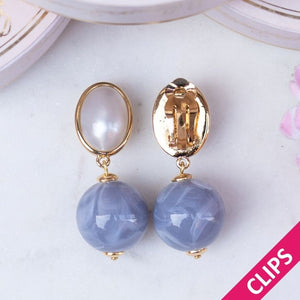 Stilvolle Kugel-Ohrclips in Perlmutt und Hellgrau