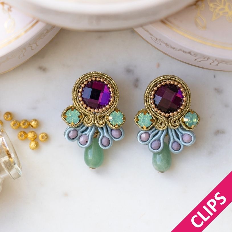 Vorbestellbar - Farbenfrohe Statement-Ohrclips in pastelligem Hellblau und Magenta