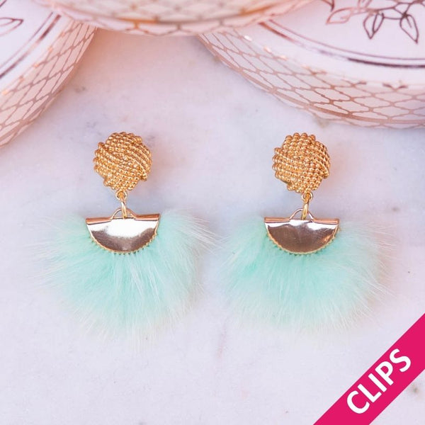 Vergoldete Knoten-Ohrclips mit Puschel-Fächer in Mint