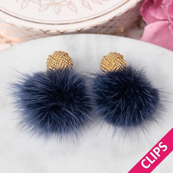 Vergoldete Knoten-Ohrclips mit Puschel-Pompom in Dunkelblau