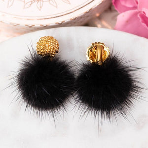 Vergoldete Knoten-Ohrclips mit Puschel-Pompom in Schwarz