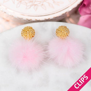 Vergoldete Knoten-Ohrclips mit Puschel-Pompom in Zartrosa
