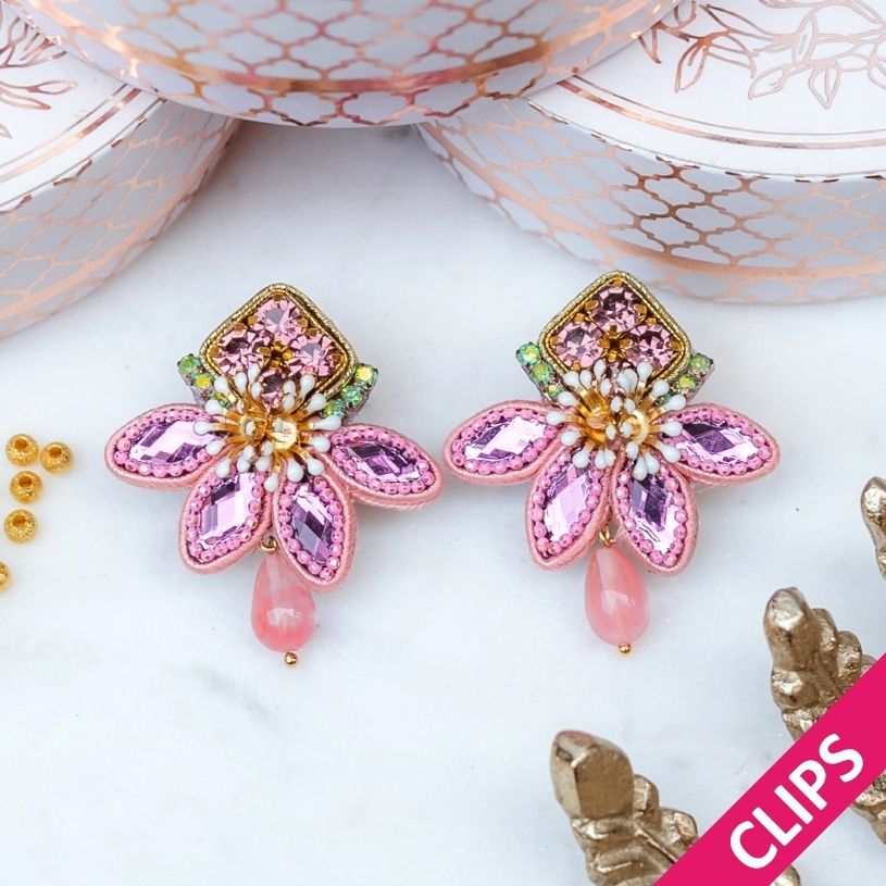 Feminine Blüten-Soutacheohrclips in Rosatönen