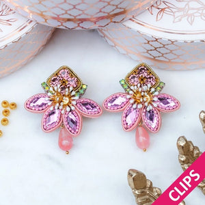 Feminine Blüten-Soutacheohrclips in Rosatönen