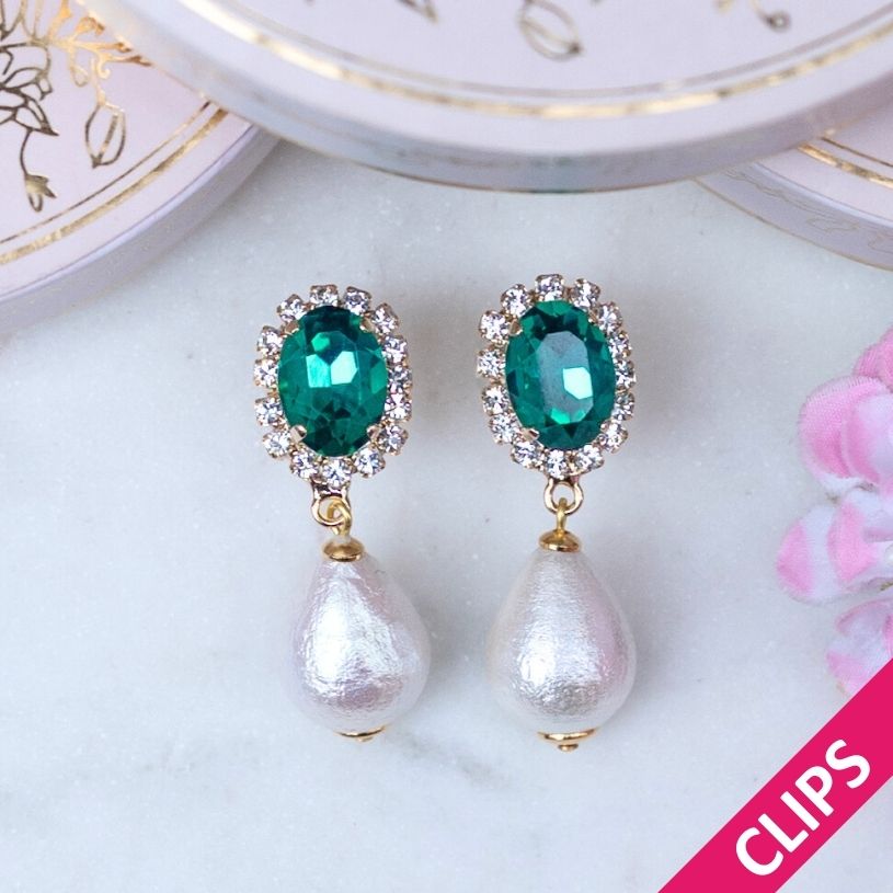 Edel funkelnde Ohrclips in Dunkelgrün mit leichtem Baumwolltropfen