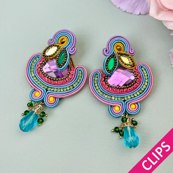 Farbenfrohe Statement-Ohrclips mit blauen Perlen in Flieder, Rosa und Grün