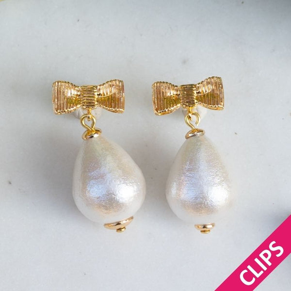 Elegante Schleifenohrclips mit leichtem Baumwolltropfen