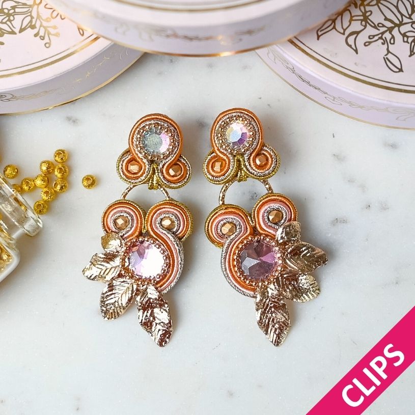 Florale Soutache-Ohrclips in Gold und Brauntönen
