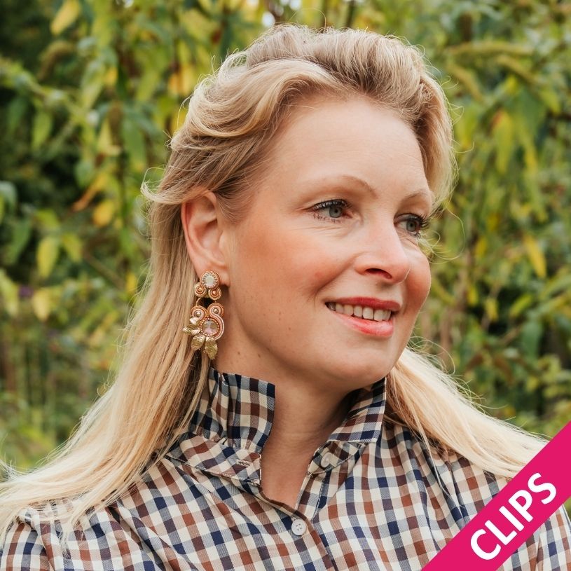 Florale Soutache-Ohrclips in Gold und Brauntönen