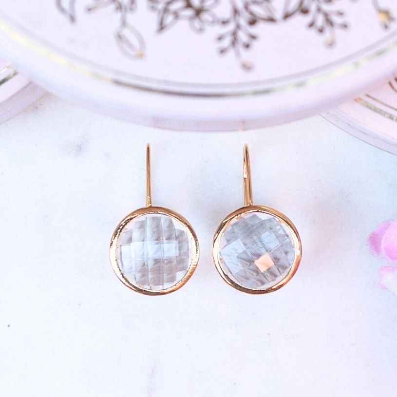 Vergoldete Ohrhänger mit rundem funkelnden Kristall von Janne v. d. Heide