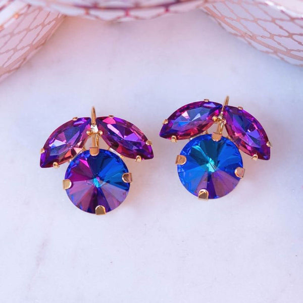 Funkelnde Ohrhänger mit Glas-Kristallen in violett-magenta schimmerndem Dunkelblau
