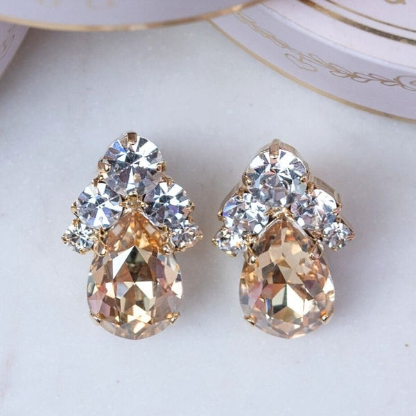 Glitzernde Ohrstecker aus Glas-Kristallen in Champagner