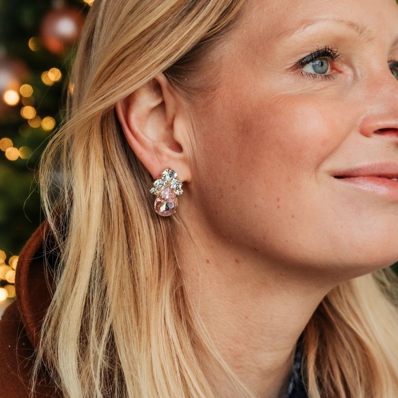 Glitzernde Ohrstecker aus Glas-Kristallen in Champagner