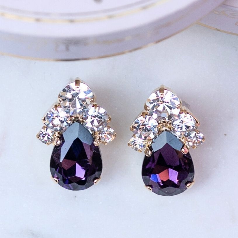 Glitzernde Ohrstecker aus Glas-Kristallen in Violett