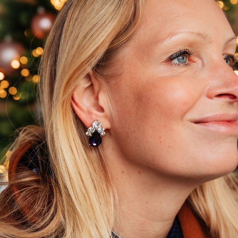 Glitzernde Ohrstecker aus Glas-Kristallen in Violett