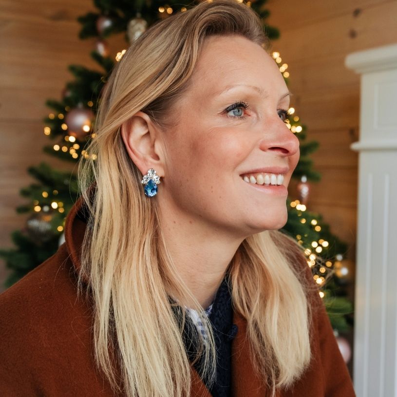 Glitzernde Ohrstecker aus Glas-Kristallen in Blau