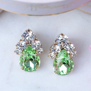 Glitzernde Ohrstecker aus Glas-Kristallen in Lindgrün