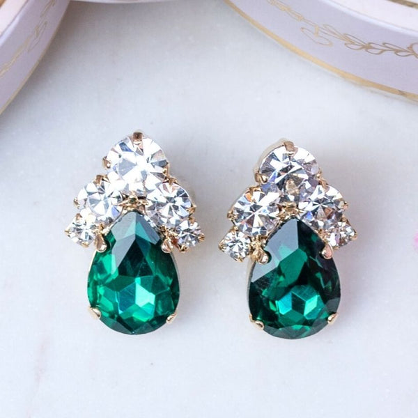 Glitzernde Ohrstecker aus Glas-Kristallen in Dunkelgrün