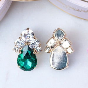 Glitzernde Ohrstecker aus Glas-Kristallen in Dunkelgrün