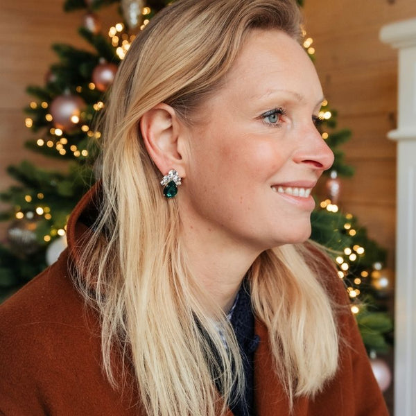 Glitzernde Ohrstecker aus Glas-Kristallen in Dunkelgrün