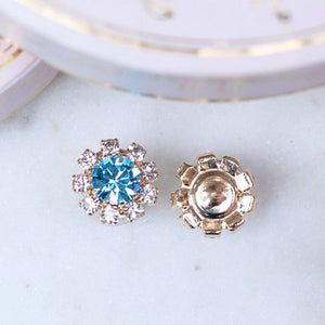 Runde Ohrstecker aus Glas-Kristallen in Hellblau