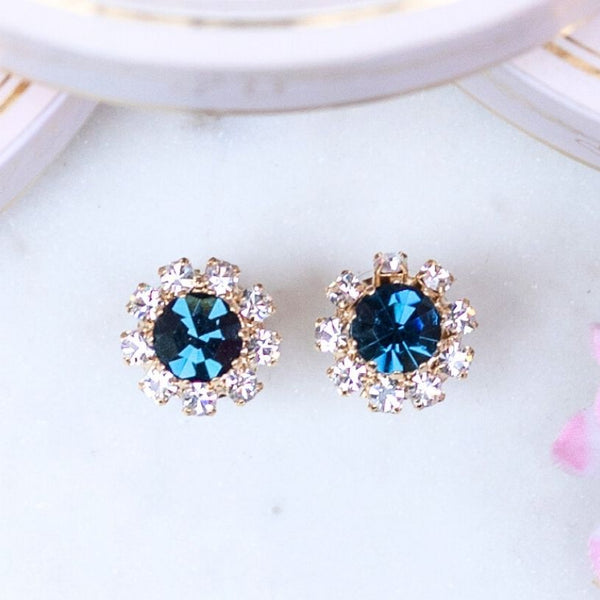 Runde Ohrstecker aus Glas-Kristallen in Dunkelblau