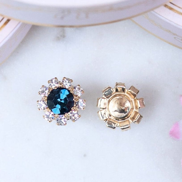 Runde Ohrstecker aus Glas-Kristallen in Dunkelblau