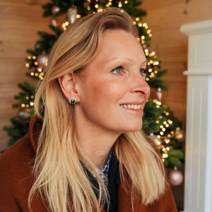 Runde Ohrstecker aus Glas-Kristallen in Dunkelblau