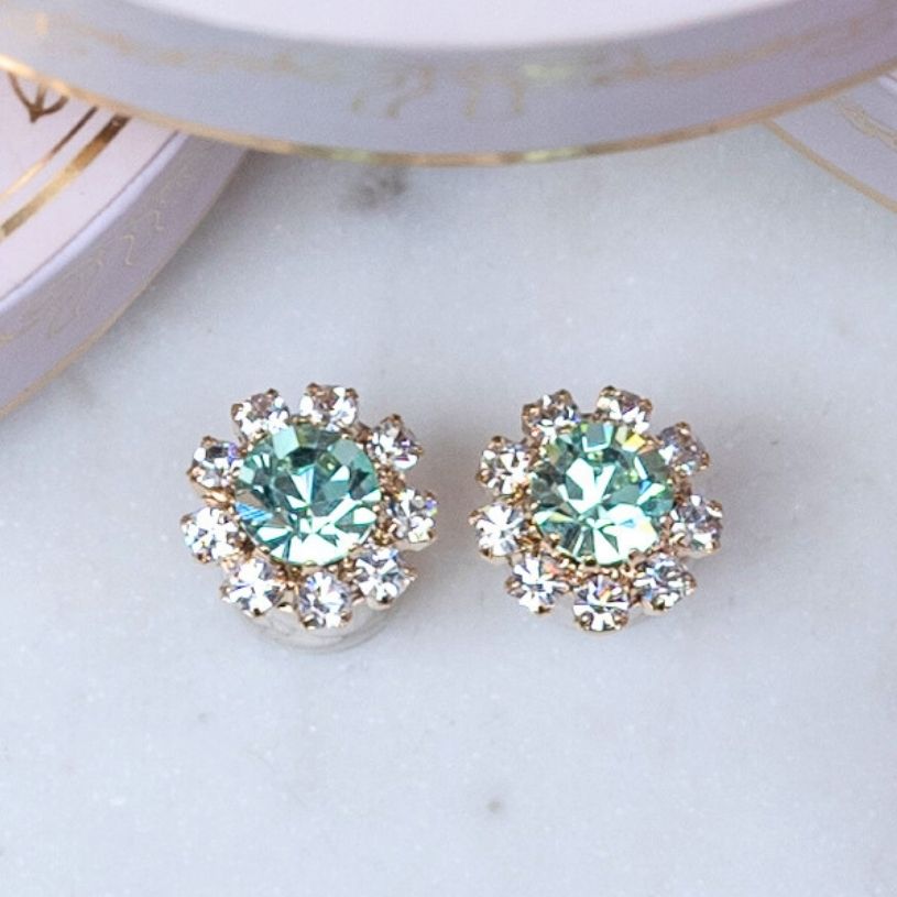 Runde Ohrstecker aus Glas-Kristallen in Lindgrün